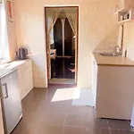 Charming Rustic House Hideaway クライペダ