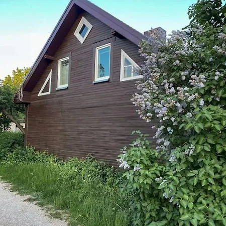 Charming Rustic House Hideaway